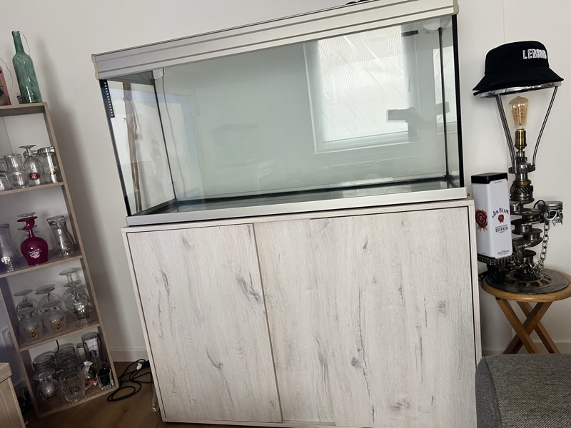 Aquarium avec meuble 